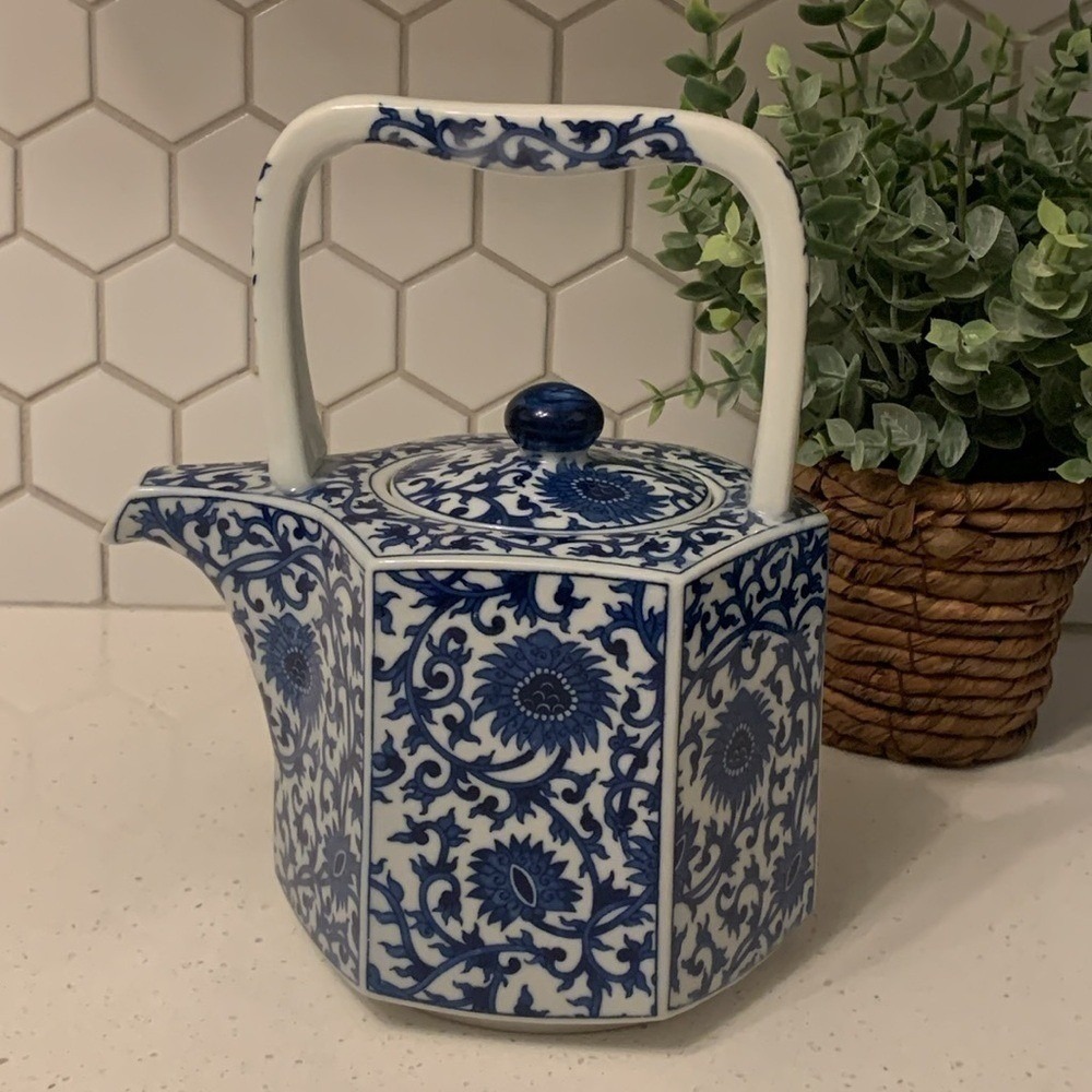 Takahashi Chinoiserie Vintage Blue & White Floral Hexagonal Tea Pot Heavy Japan